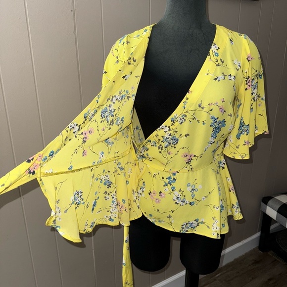 LOFT • Floral True Wrap Flutter Sleeve Blouse - Picture 4 of 8